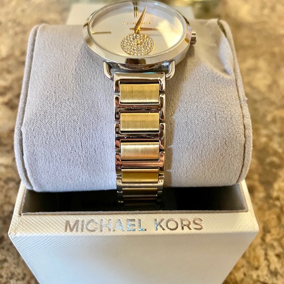 Michael Kors Watch - Picture 3 of 6